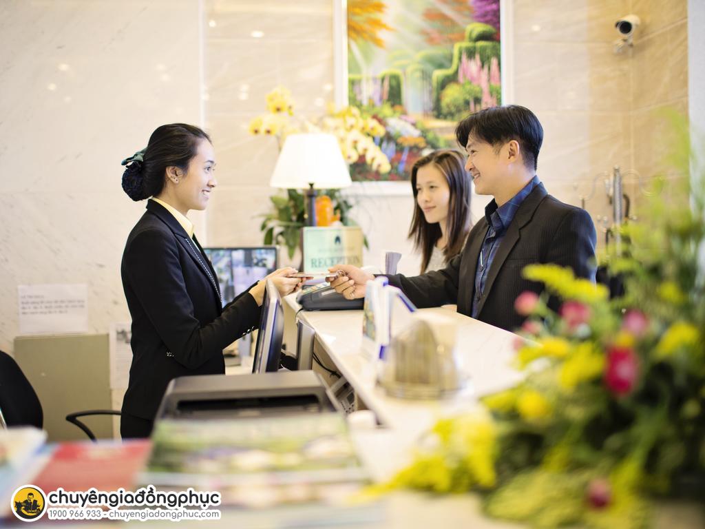Đồng phục lễ tân khách sạn