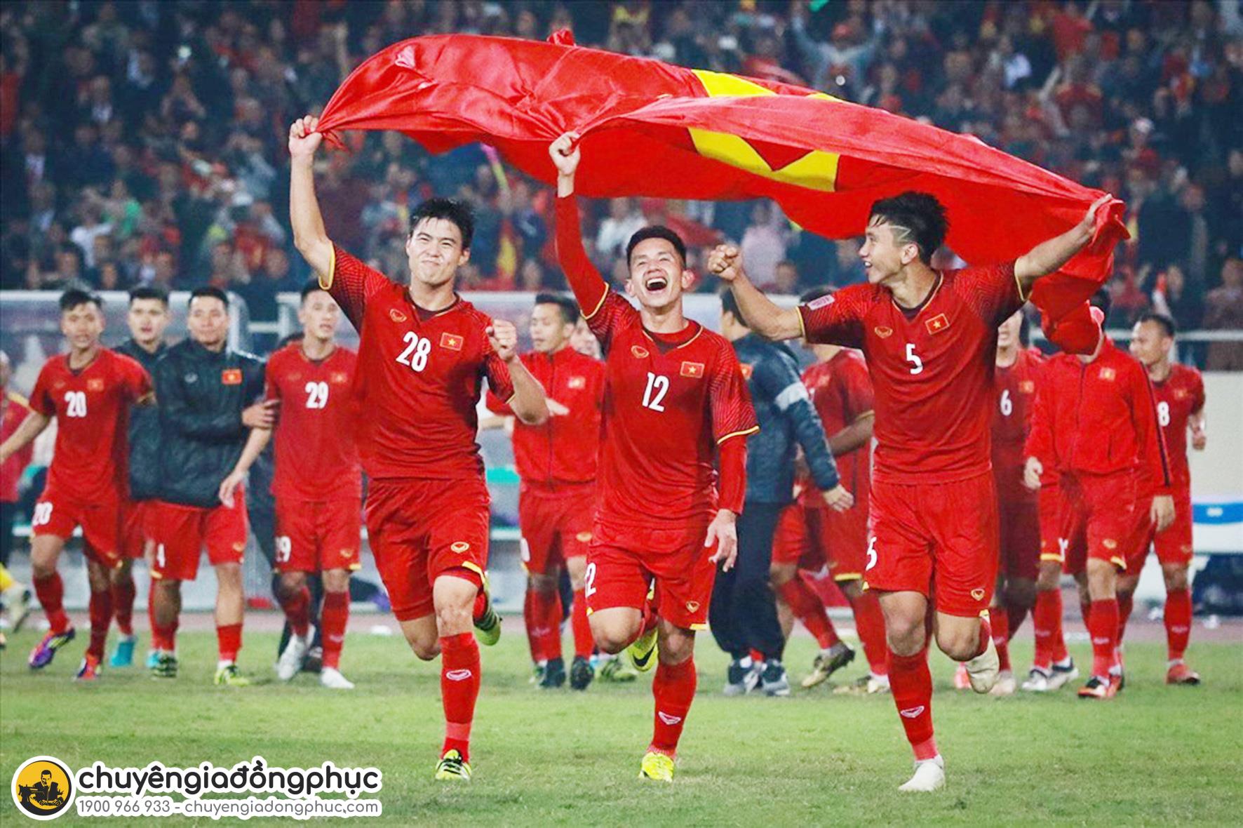 Áo thun đồng phục thể thao bóng đá