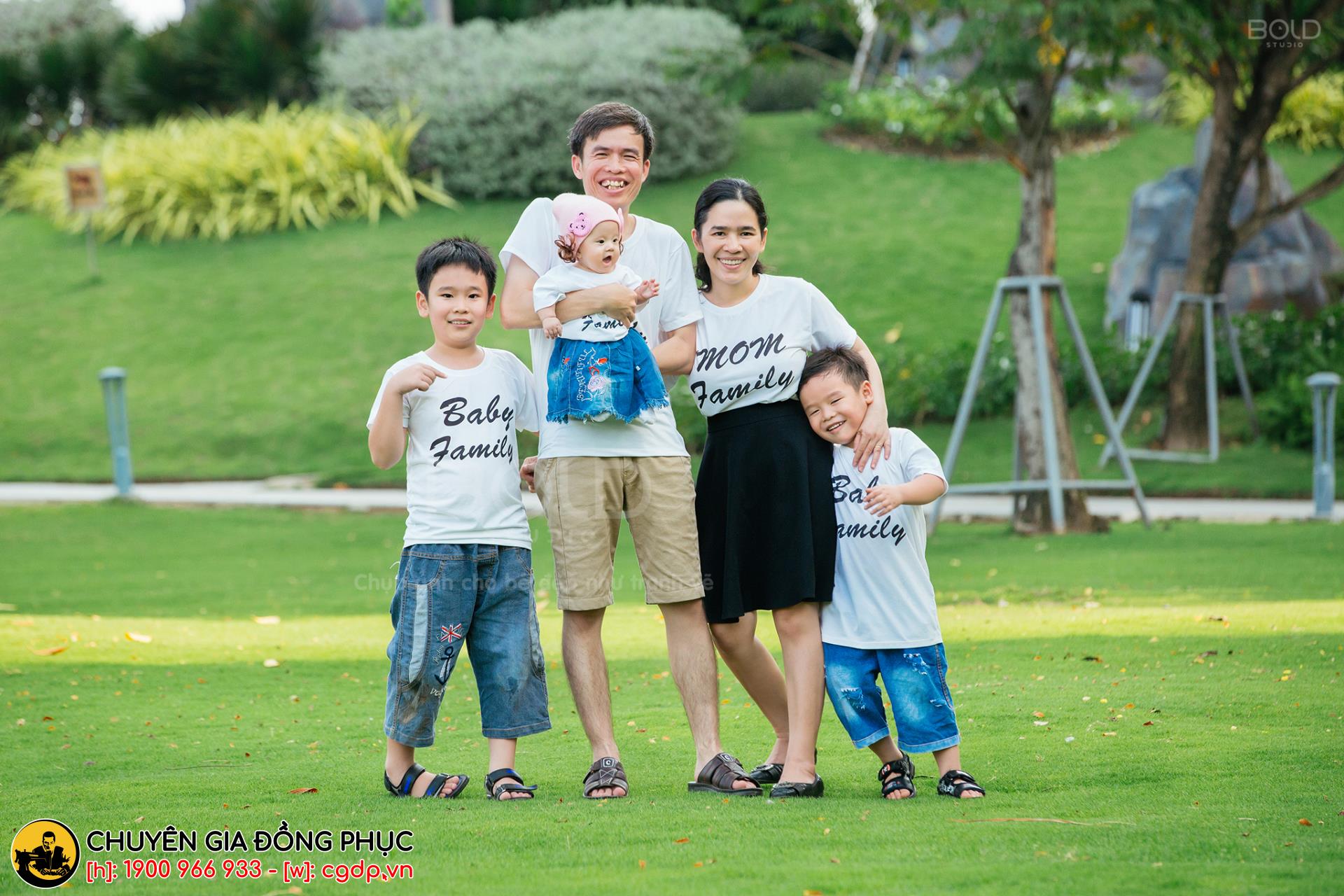 Áo thun gia đình màu trắng