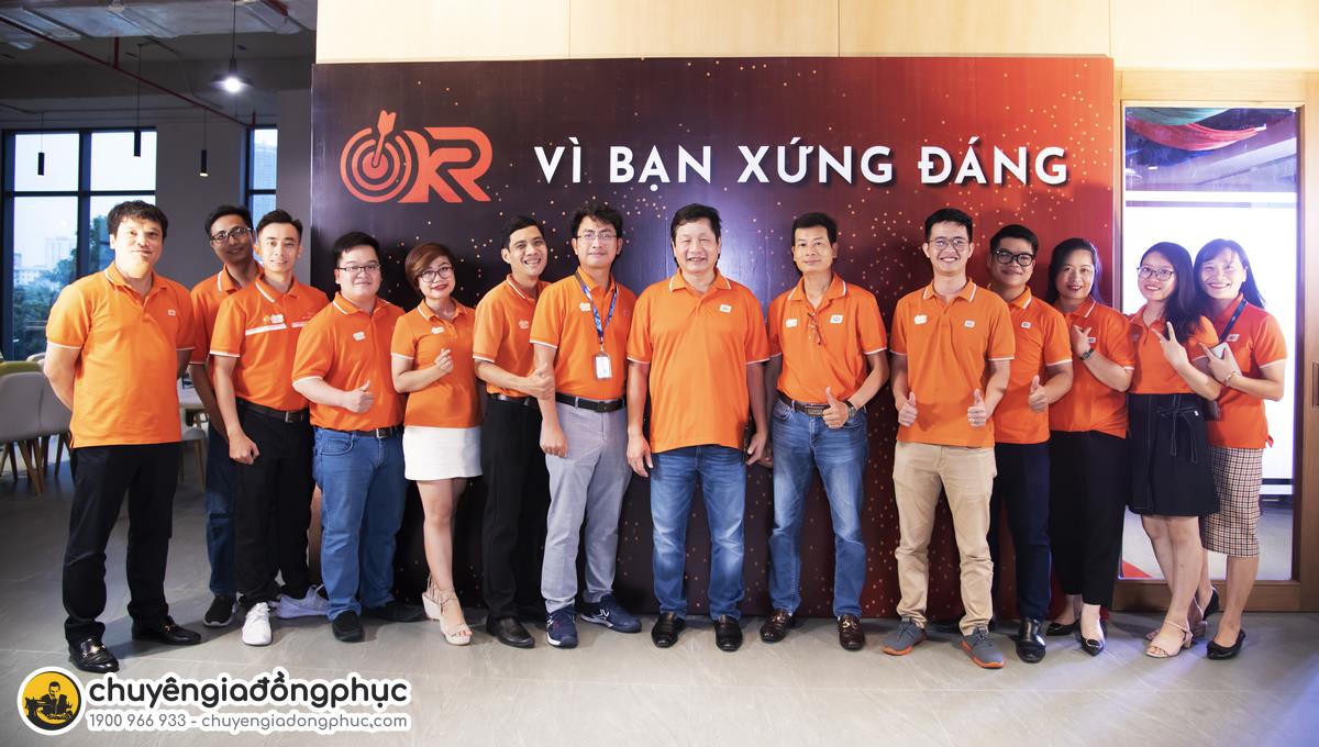 Nên in hay thêu logo áo thun đồng phục công sở?