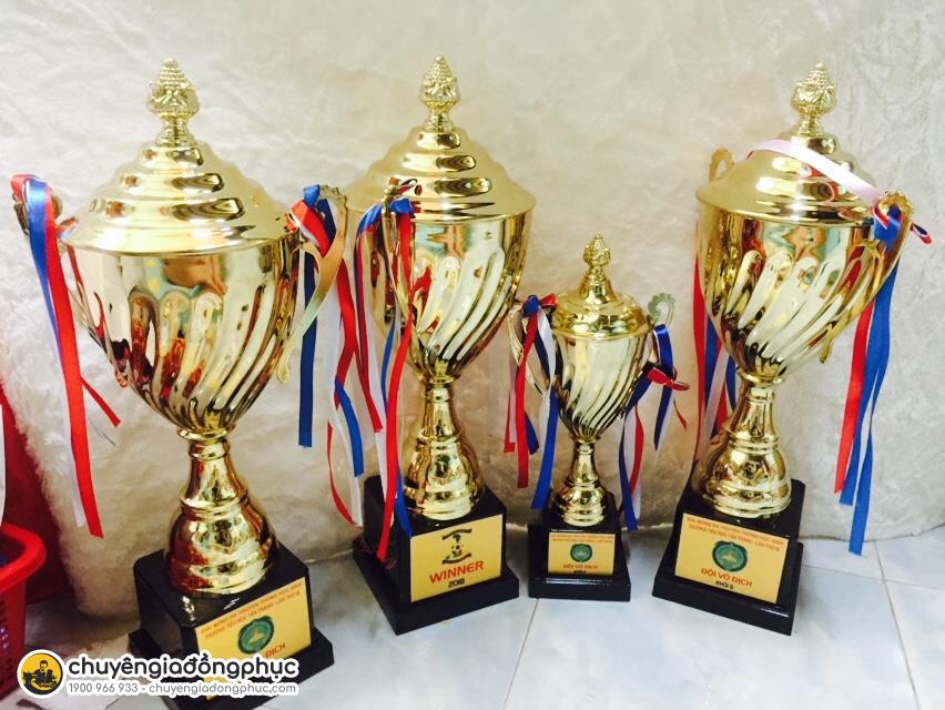 Điểm danh các mẫu cờ cúp kỷ niệm chương đón đầu xu hướng