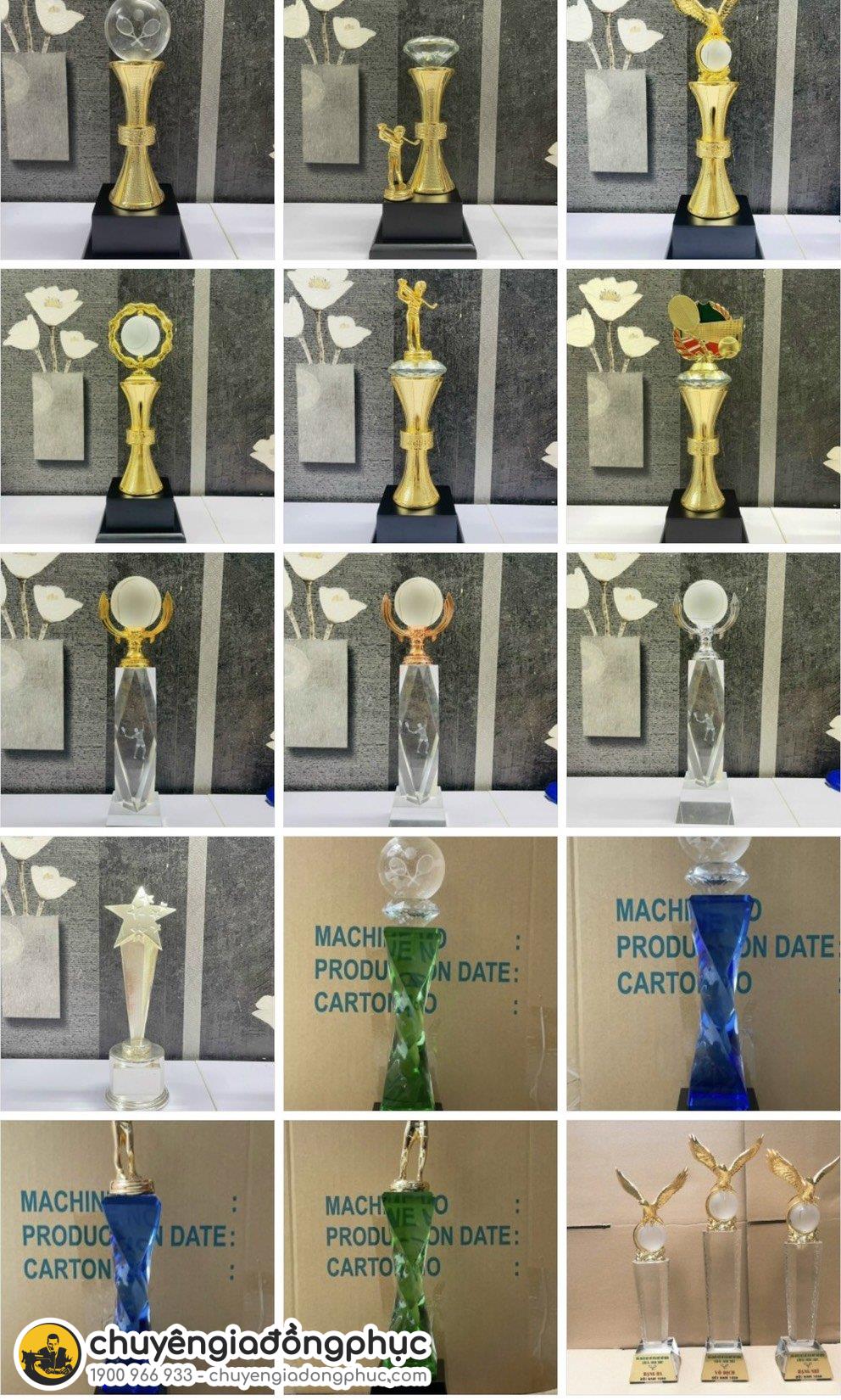 Thị trường cờ cúp kỷ niệm chương nhộn nhịp