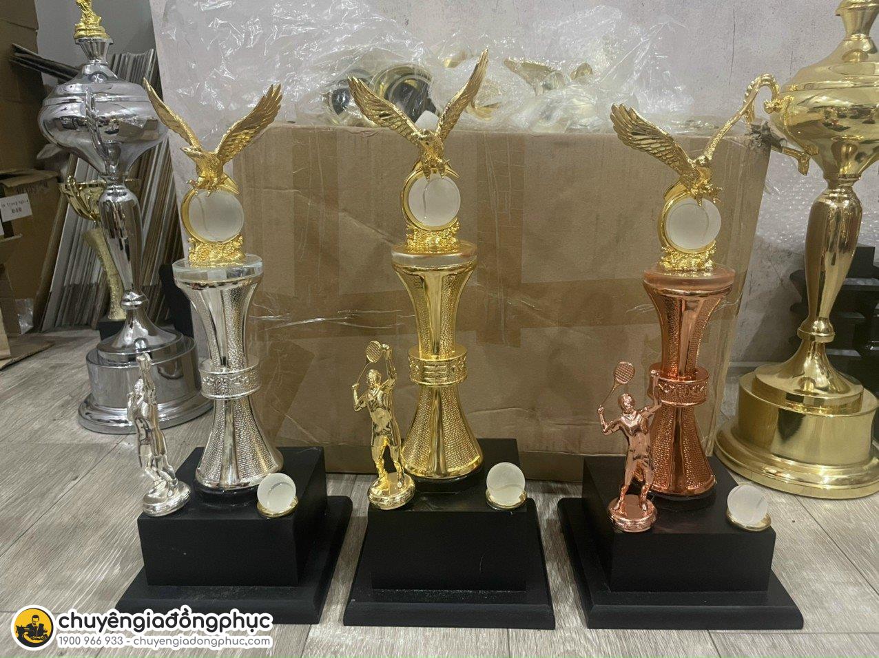 Cờ cúp kỷ niệm chương có đa dạng mức giá