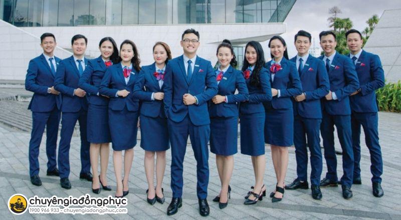 Mẫu đồng phục công sở: quần tây công sở, vest công sở, nơ thắt tạo điểm nhấn