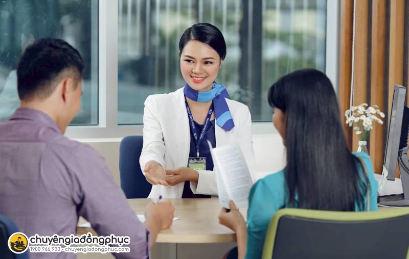 Mẫu đồng phục ngân hàng với phụ kiện nơ làm điểm nhấn