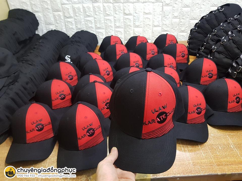 Mẫu mũ lưỡi trai đồng phục với sự kết hợp màu lạ, bắt mắt